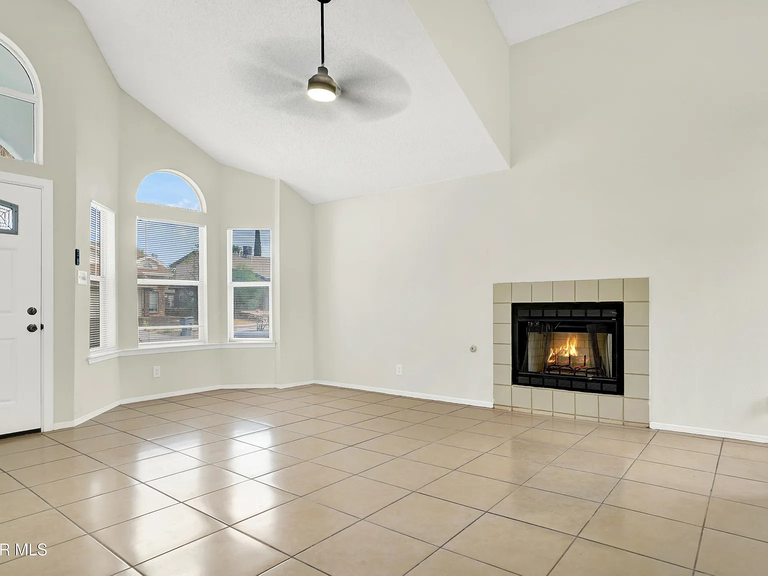 3 bed, 2.0 bath, 1313 sqft, $1,800 — Photo 3