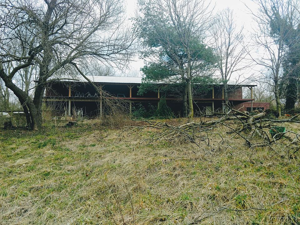 2nd image of 1411 N Spring Rd