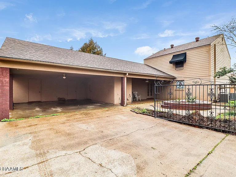 101 Chateau Pl — Photo 15