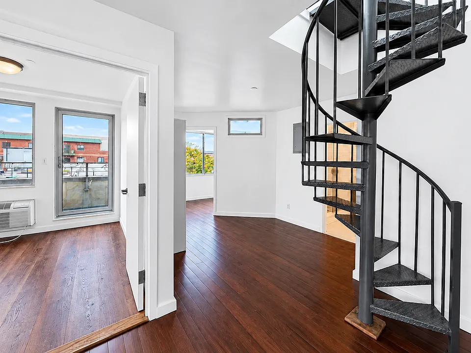 286 Stanhope St #4