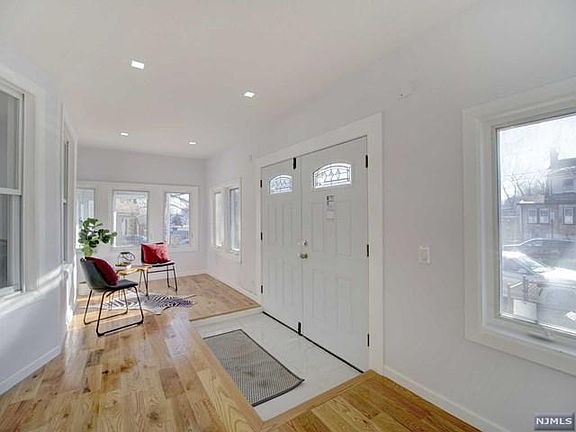 4th image of 215 Pomona Ave #217