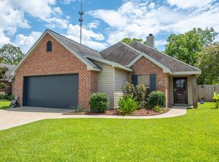 204 Quiet Meadows Cir, Youngsville, LA 70592