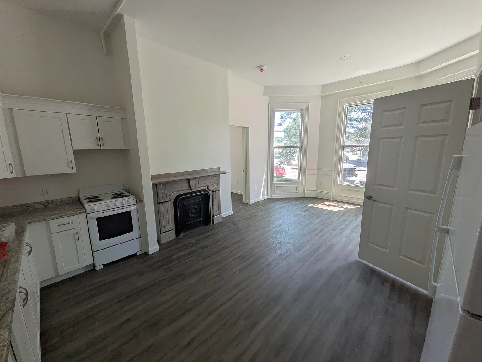 1 bed, 1.0 bath, 800 sqft, $2,250 — Photo 2
