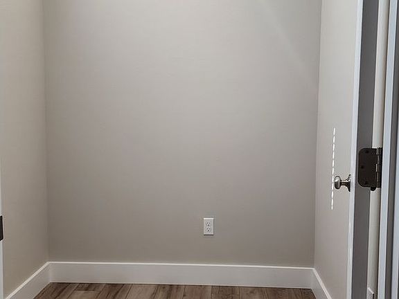 3rd image of 15638 View Dr SE