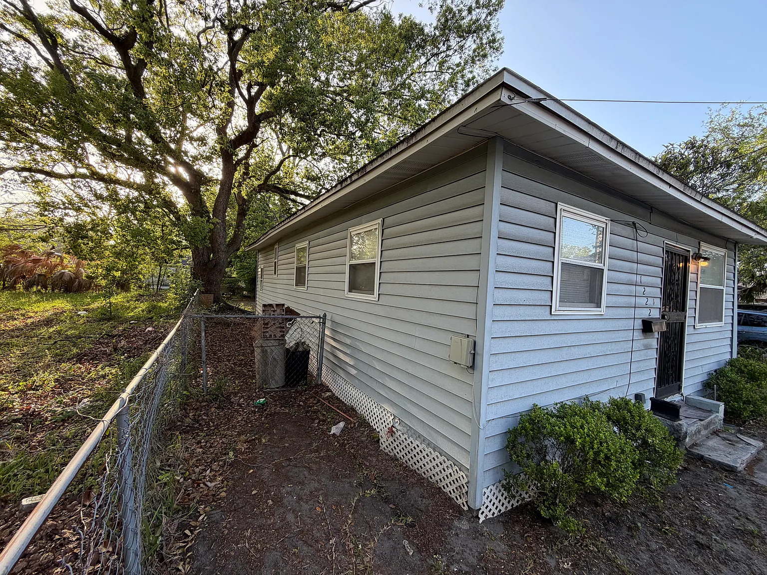 3 bed, 850 sqft, $1,200 — Photo 2