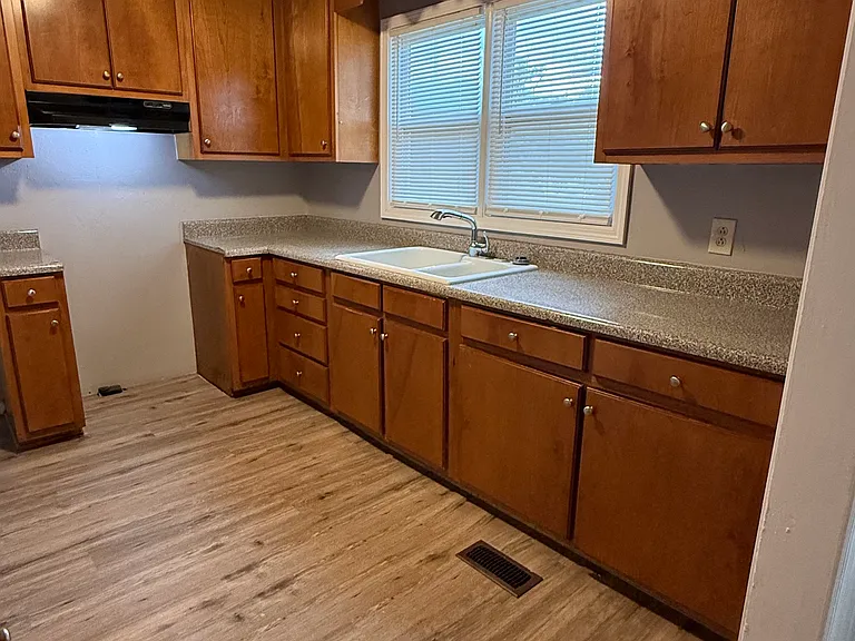 1514 Highland Ave — Photo 3