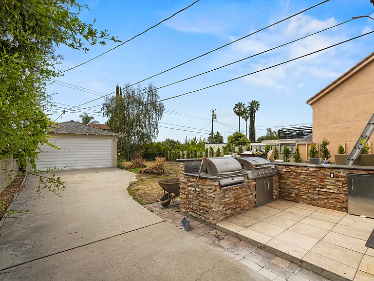 1078 E Orange Grove Ave — Photo 18