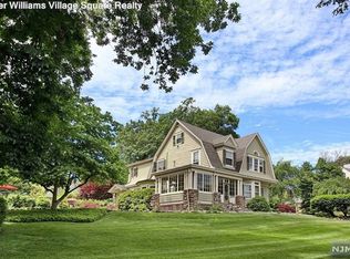 22 S Hillside Pl, Ridgewood, NJ 07450