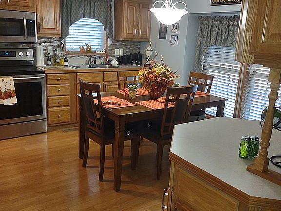 Eat-in Kitchen