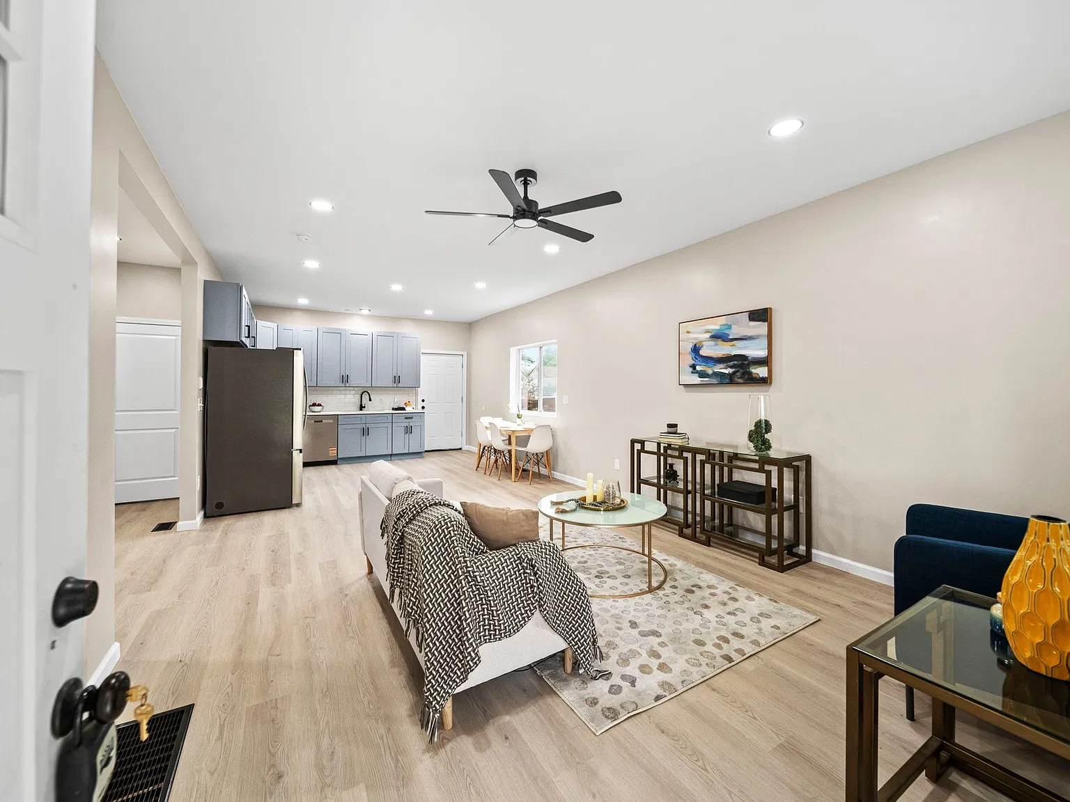 2 bed, 1.0 bath, 960 sqft, $1,800 — Photo 1