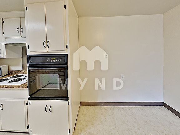 4th image of 874 Burbank Dr APT 4