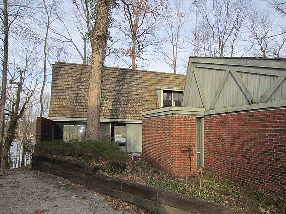 4th image of 135 W Pine Dr