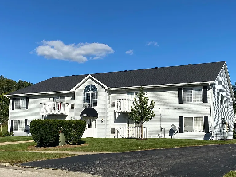 Breckenridge Rockford Apartments — Photo 35