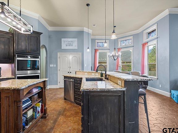 4th image of 249 Heritage Ct