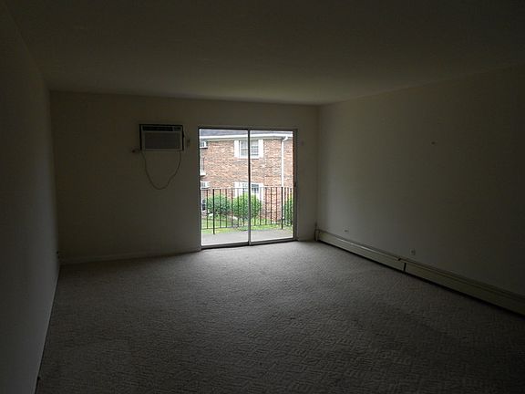 4th image of 2419 Ogden Ave APT 7