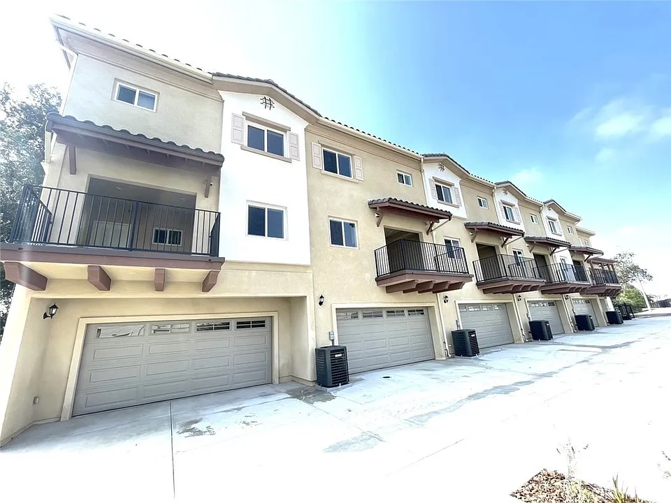 820 N Soldano Ave