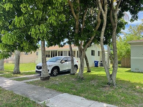 3rd image of 580 NE 170th St