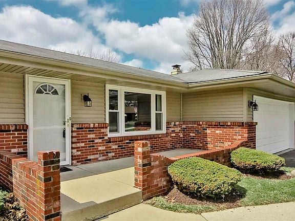 3rd image of 1234 Castlehill Dr