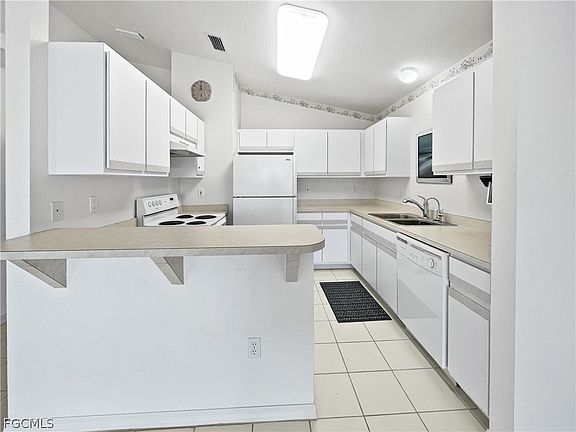 4th image of 1004 SW 48th Ter APT 203