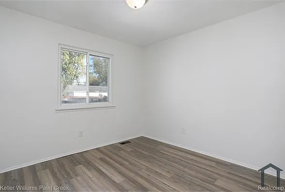 8278 Chalmers Ave — Photo 5