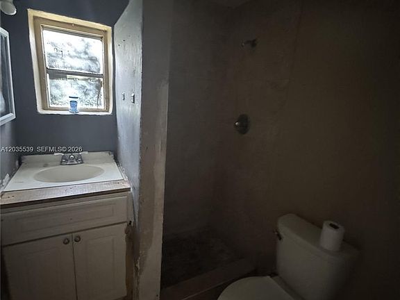 5th image of 2125 W 5th Ave