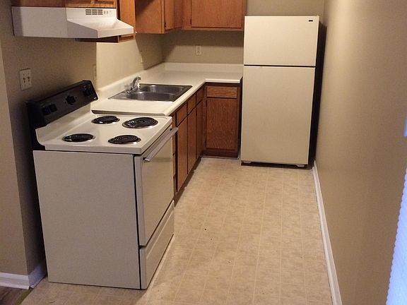 2nd image of 1201 Arlington Dr #9