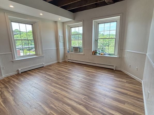 283 Water St APT 3C