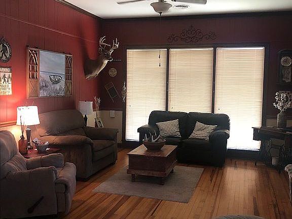 3rd image of 209 N Sunflower Ave