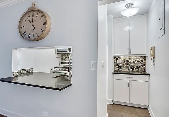 4th image of 166 E 63rd St APT 2A