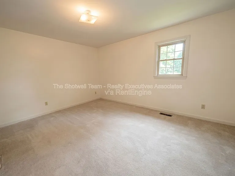479 Bramblewood Ln — Photo 7