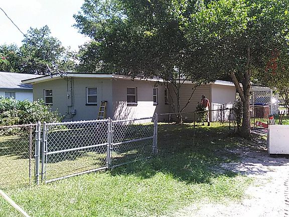 3rd image of 2321 Pembrook Dr