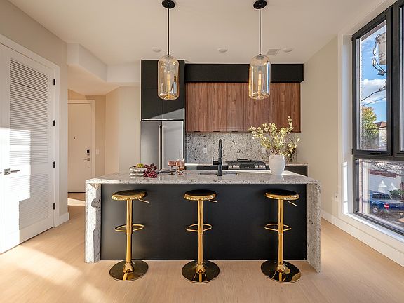 5th image of 10 South St #403