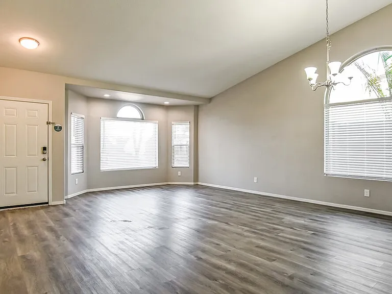 4317 W Electra Ln — Photo 6