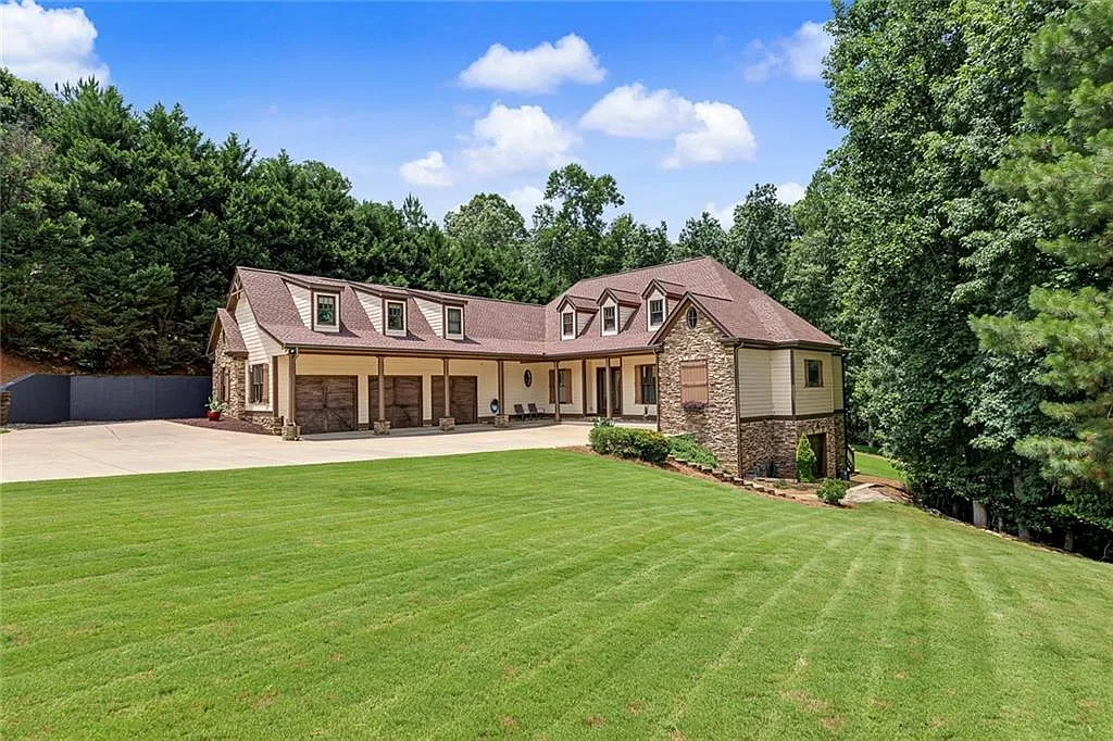 5 bed, 4.5 bath, 5640 sqft, $3,750 — Photo 1