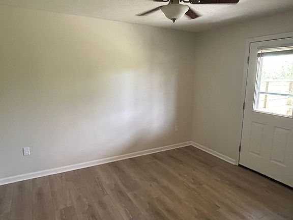 5th image of 233 Churchill Dr APT 1