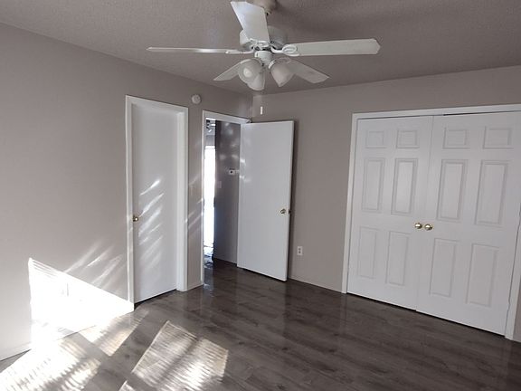 2nd image of 923-925 Meadowlark Cir