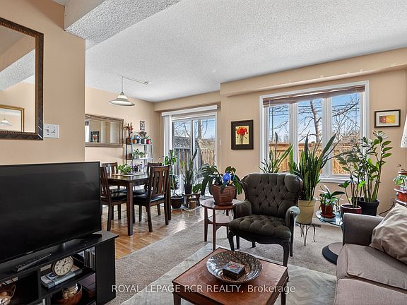 5th image of 369 Riddell Ct #10