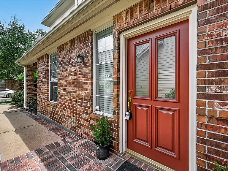 6118 Breezy Hollow Ln — Photo 4