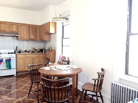 Living Room / Kitchen