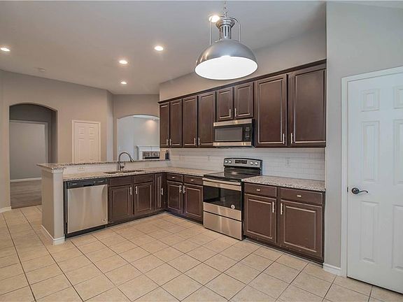 2nd image of 1619 Bur Oak Dr