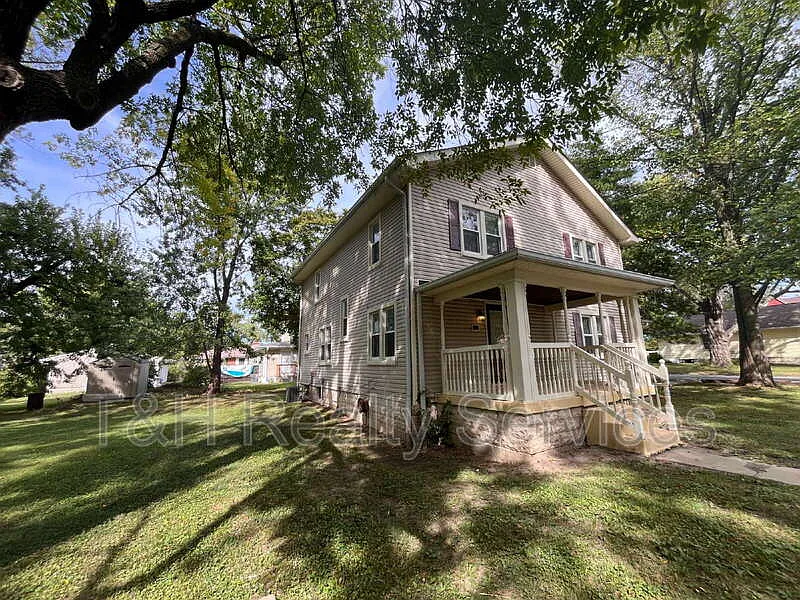 2 bed, 1.0 bath, 1152 sqft, $1,200 — Photo 3