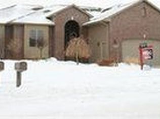 5708 S Grand Prairie Dr, Sioux Falls, SD 57108