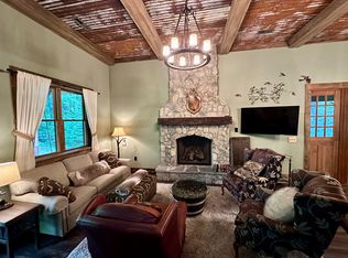 44 Lone Pine Dr, Saluda, NC 28773
