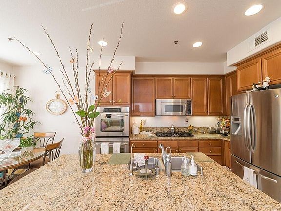 5th image of 353 E Hilltop Way