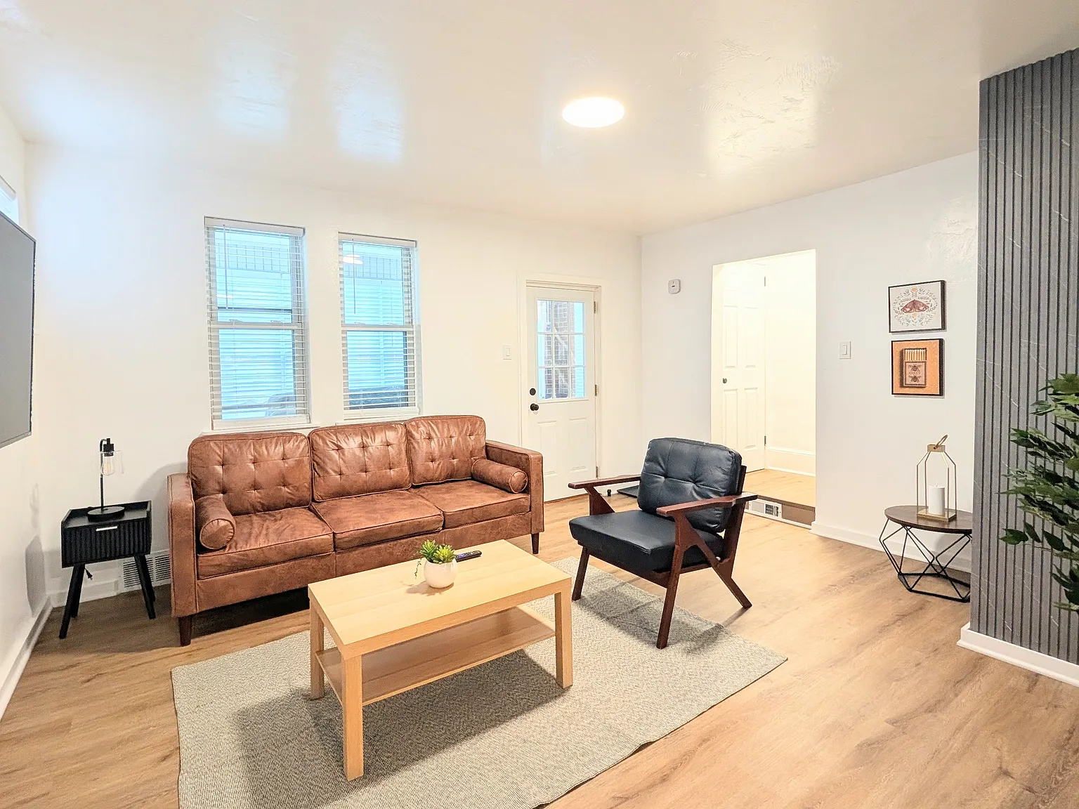 2 bed, 1120 sqft, $1,649 — Photo 2