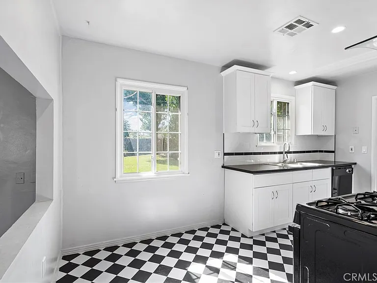 7721 Oakdale Ave — Photo 7