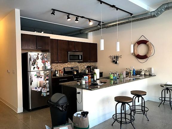 3rd image of 2776 N Milwaukee Ave #401