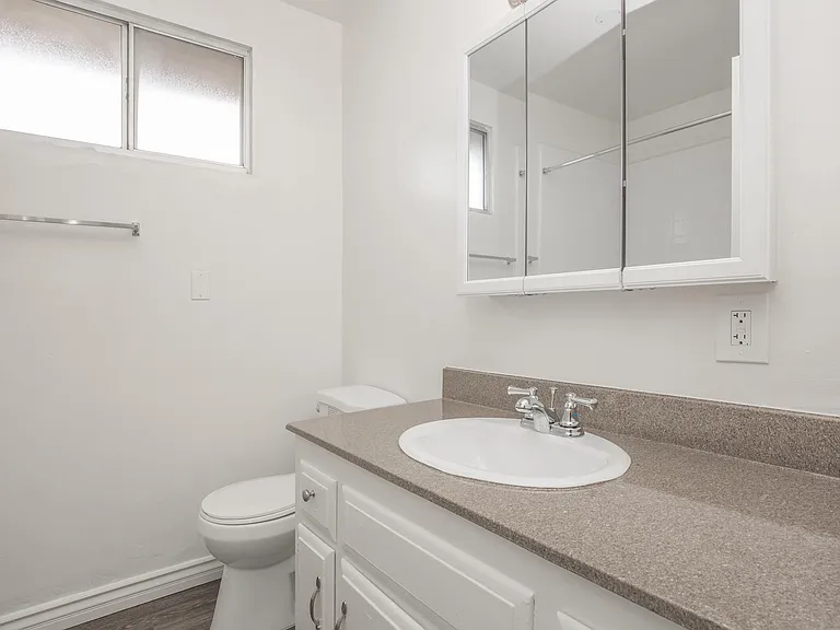 Castilian and Cordova Apartment Homes — Photo 29