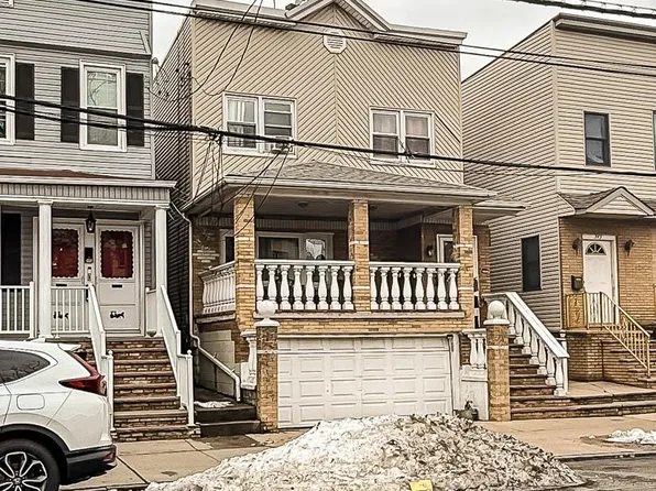 341 Avenue East image 1 of 3