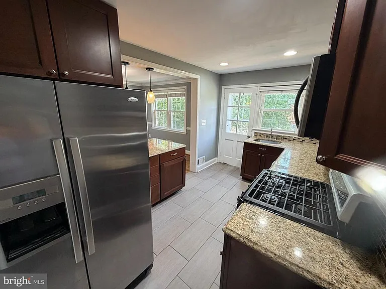 1543 Cottage Ln — Photo 21